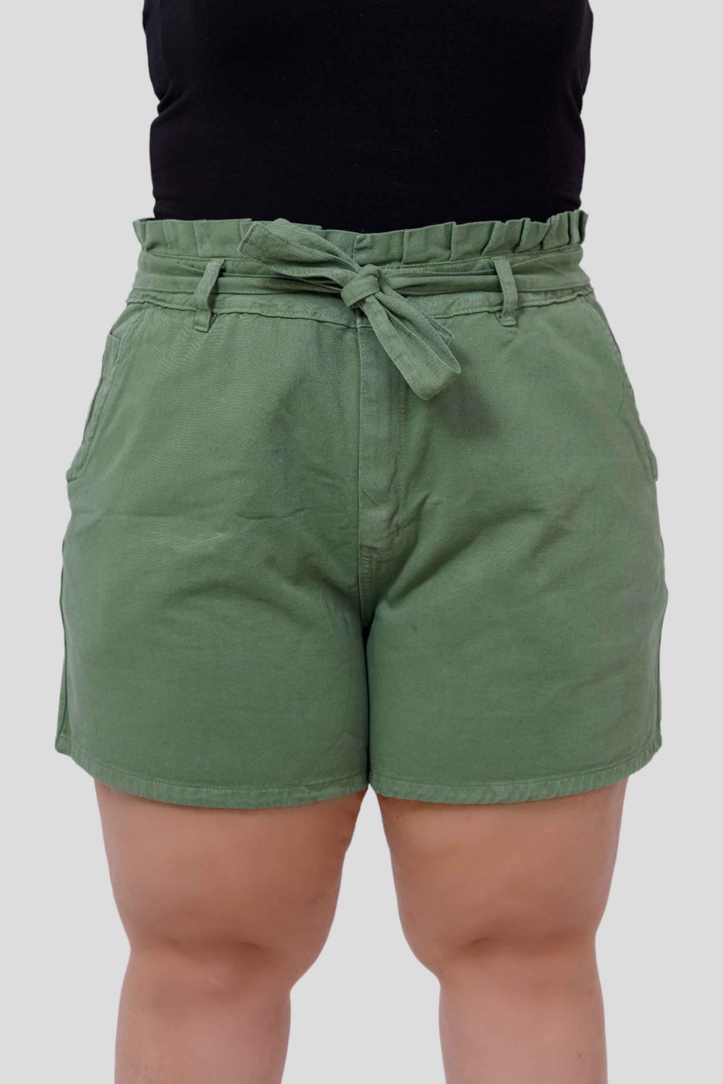Shorts Sarja Feminino Mom Clochard com Cinto Plus Size