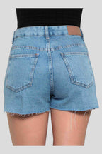 Short Feminino Jeans Mom com Abertura Lateral e Barra a Fio