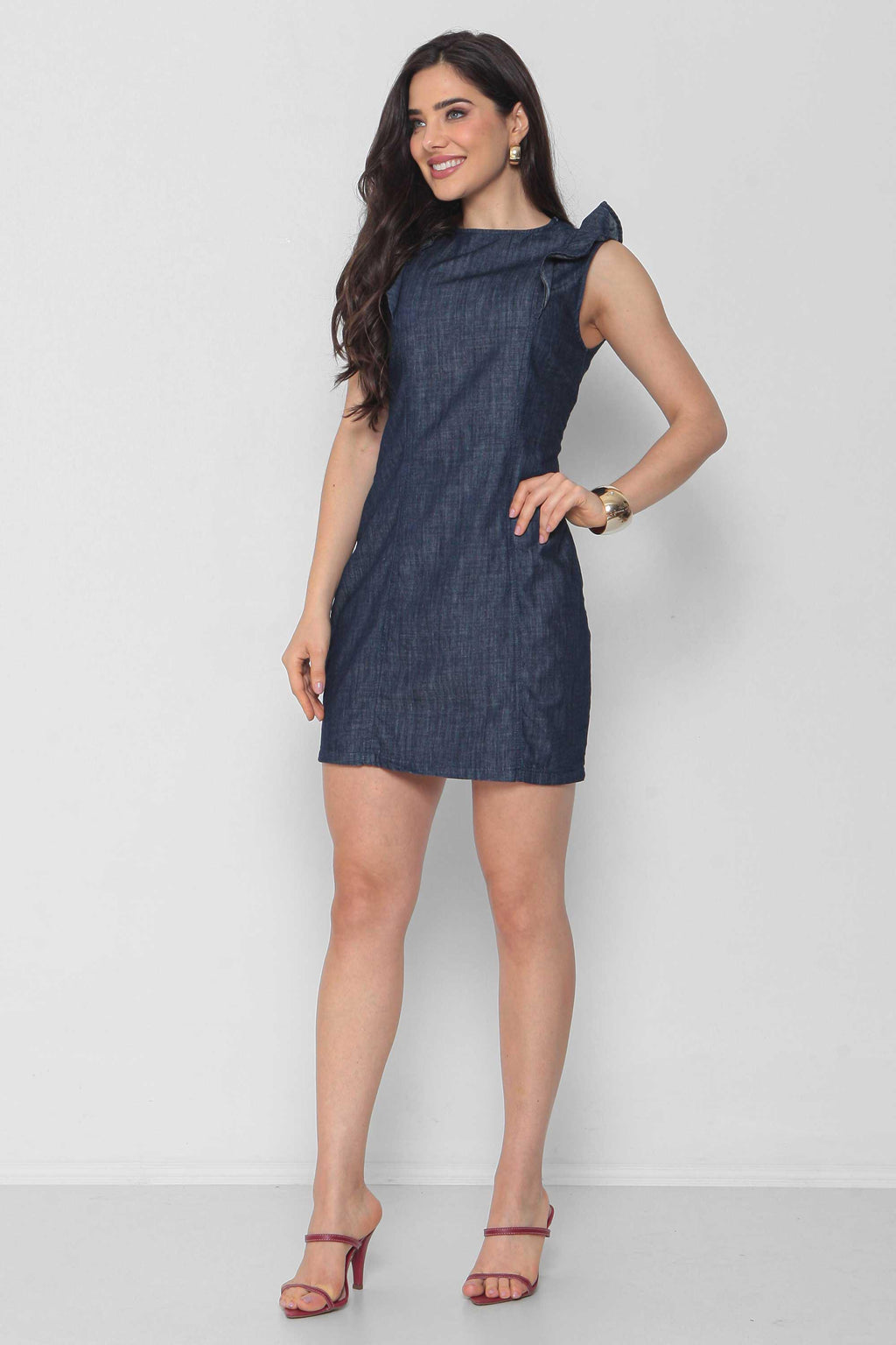 Vestido Jeans Reto sem Manga c/ Babado Ombro e Zíper Costas