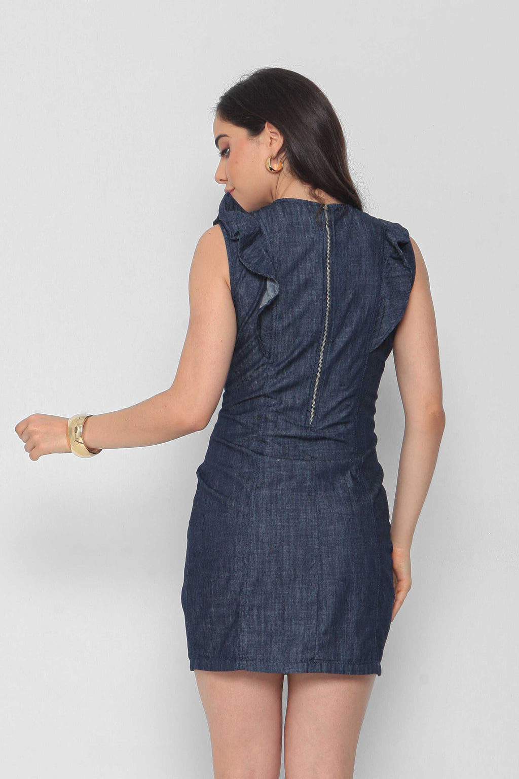 Vestido Jeans Reto sem Manga c/ Babado Ombro e Zíper Costas